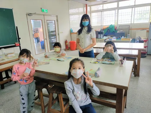 走出家暴陰霾圓學業夢　新住民單親媽獲頒竹縣學習楷模