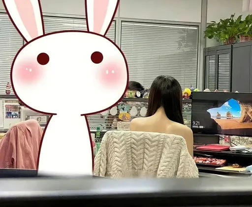 女同事上班像沒穿！他哀號「太影響工作」　網暴動：轉過來