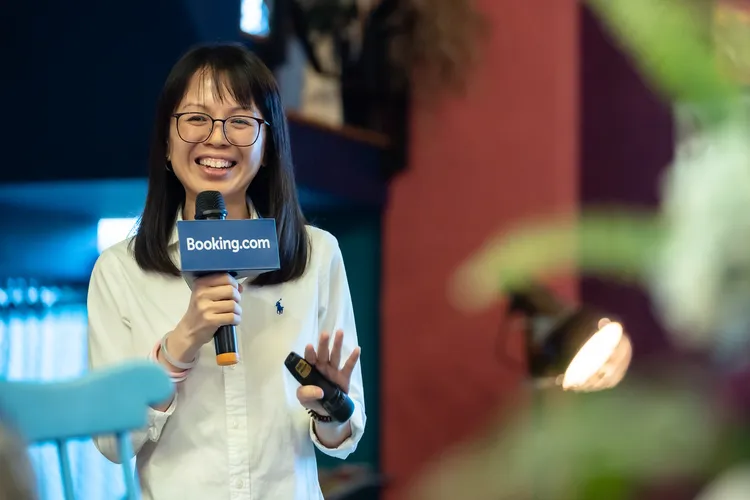 Boooking.com台灣區域經理詹雅伃分享 「2023年7大旅遊趨勢」。Booking.com提供