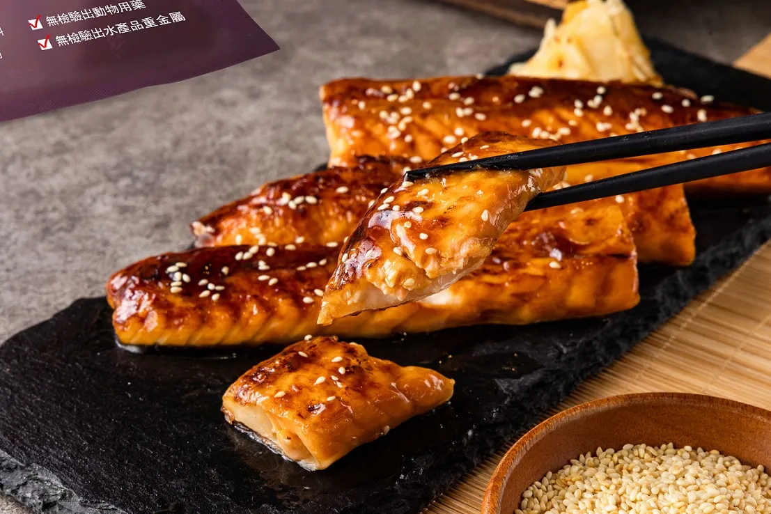 「美威蒲燒鮭魚肚」350克/包,平均一包約3-5片,定價429元/包,家樂福12/28至2023年1/31特價388元/包;美威鮭魚廚房/網路商店特價399元/包。業者提供