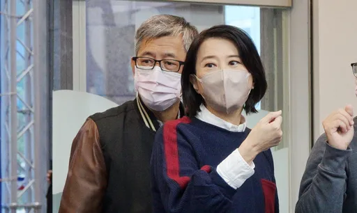 老公真愛死她!王鴻薇出關尪攔牢牢 不忘提政見轟蔡英文「讀稿完就忘了」