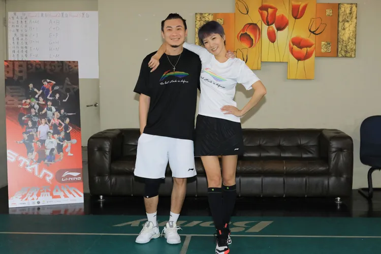 大牙（右）和老公阿廖師為球賽盡心盡力。莊宗達攝