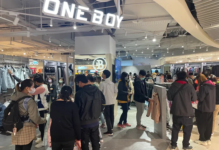 周年慶12天人潮超過80萬人次。巨城提供