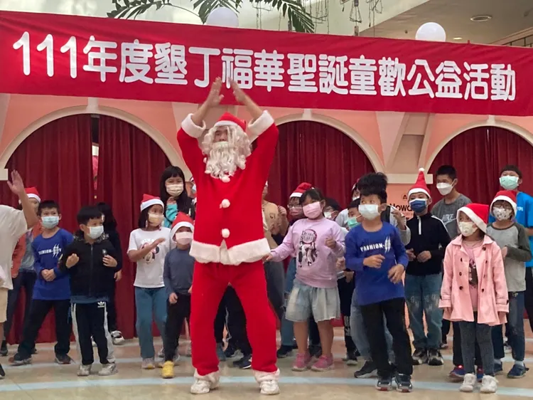 現場還有歡樂聖誕歌舞。陳宏銘攝