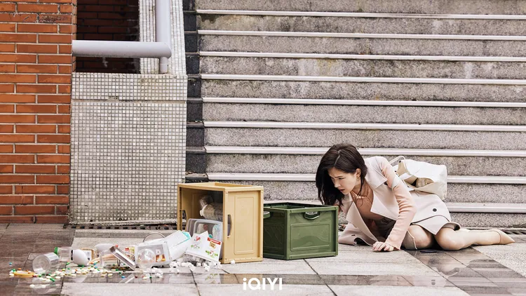 許瑋甯劇中被眾師生排擠。愛奇藝國際站提供