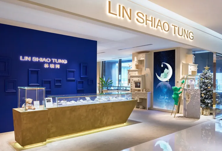 陪伴玉熊主題展即日起至2023年1月31日，於林曉同遠百信義A13旗艦店登場。品牌提供