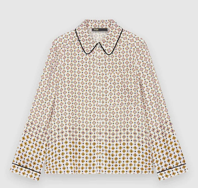 大霈所搭配的印花絲質上衣，1萬890元。品牌提供