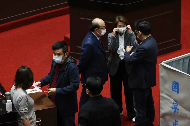 立法院院會上午9時初開始進行投票。林林攝