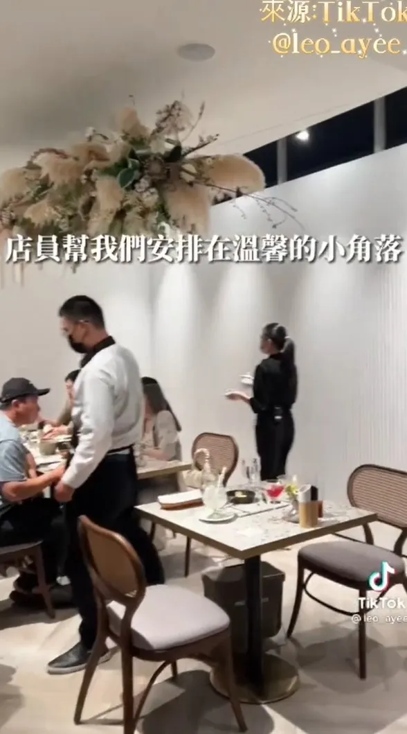 「台中水相餐聚苑」唯美白系別緻。TikTok@leo_ayee 提供
