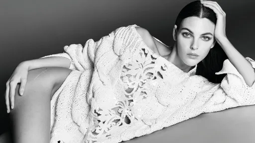 「老佛爺」生前御用名模超專業 無底褲露該邊也能很高級