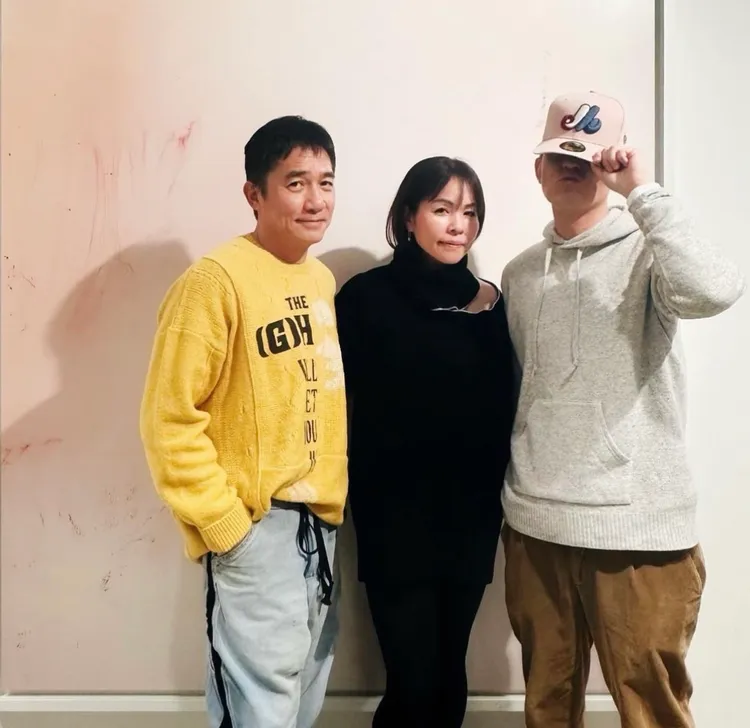 陳冠希（右）曬出與梁朝偉（左）和設計師阿部千登勢的合照。翻攝自陳冠希IG
