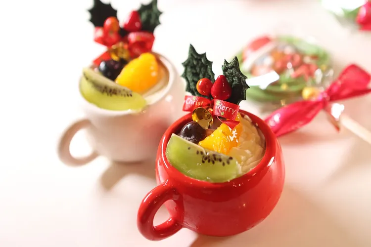 暢銷十多年、日本直輸的「耶誕點心杯」，12/25前限量販售。翁玉信攝