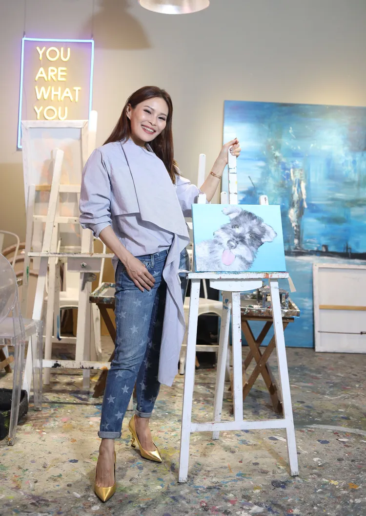 周蕙完成畫作，非常有成就感。陳明中攝