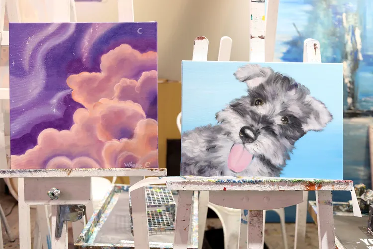 周蕙兩幅畫作風格截然不同。陳明中攝