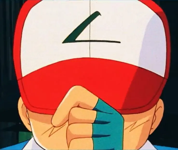 小智一開始戴的帽子Logo與莉可的髮夾一樣。翻攝anipoke_pr推特