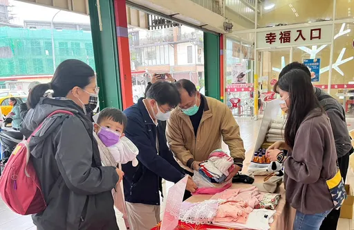 宜县府携手慈济、连锁超商做爱心 回收旧衣送非洲国家