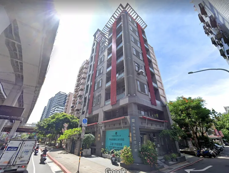 英倫產後護理之家市民館」整棟7層樓建物，由空調設備商砸5.5億購入。翻攝googlemap