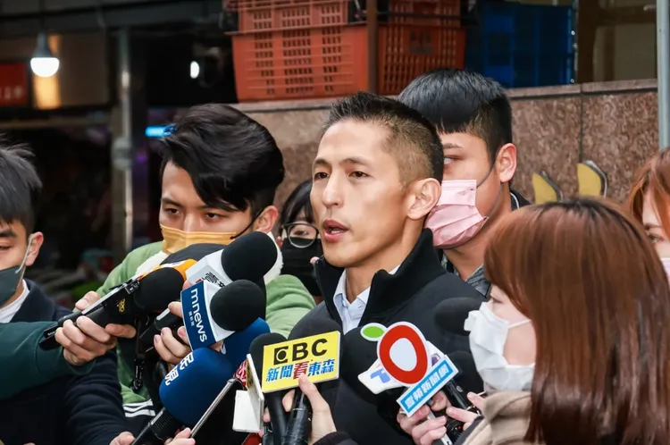 吳怡農說非常感謝高嘉瑜的支持與鼓勵。趙世平攝