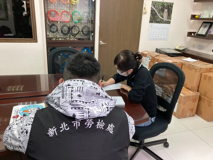 新北勞工局提醒，元旦補班日出勤工資加倍。新北市府提供