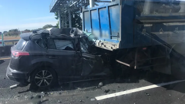 國道中山高同路段，前天才發生一起休旅車追撞貨車事故，不幸釀1死。資料照片