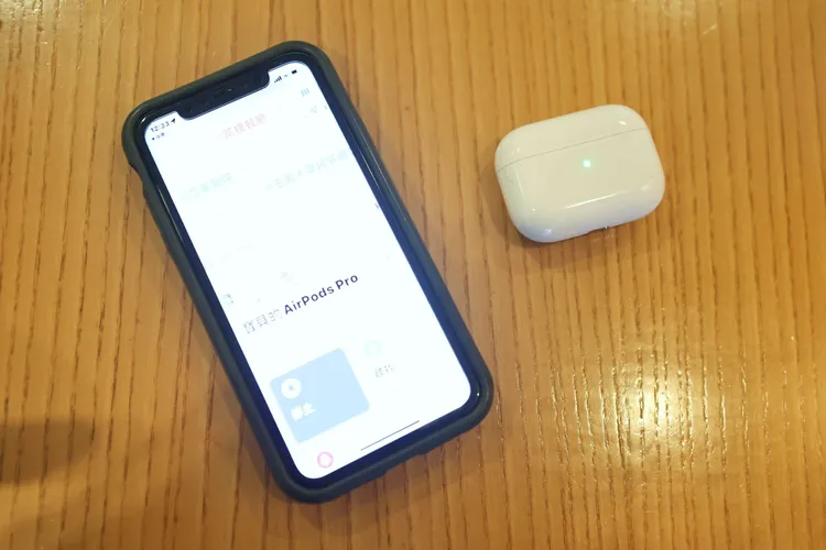 內建有揚聲器，找不到時會發出聲音。翁玉信攝