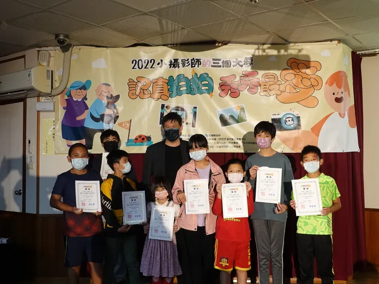 小小攝影師作品在好客會館展出。花蓮市公所提供