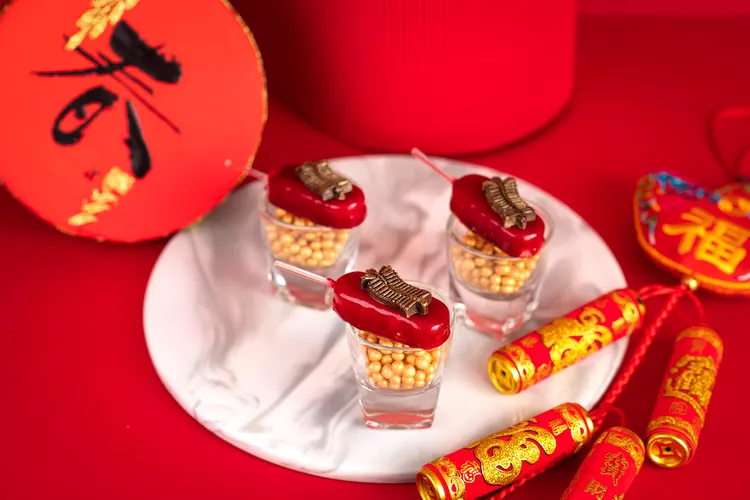 馬可波羅酒廊「玉兔迎春」新春限定下午茶「新年鞭炮冰棒」。台北遠東香格里拉提供