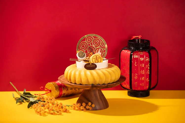 The Cake Room新春限定造型蛋糕-「大吉大利」蒸起司蛋糕佐橘香奶油 （7吋1880元）。台北遠東香格里拉提供