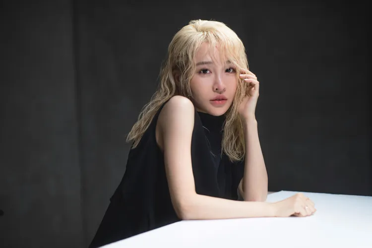 新專輯發行這天也同步上架正式版MV。索尼音樂提供