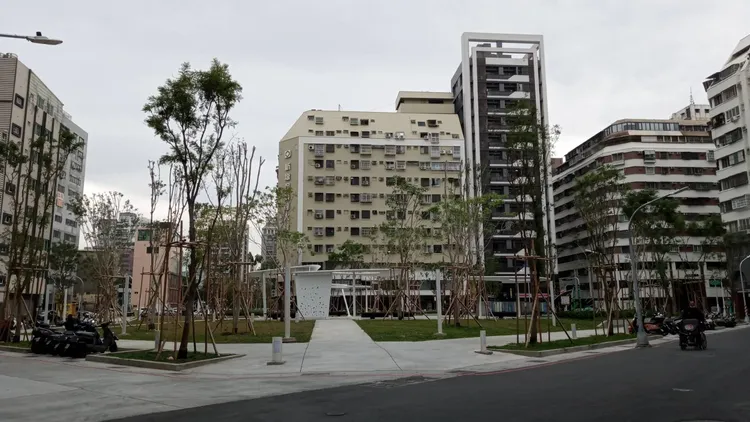 「城中城」已改建為府北公園，市府向地主每坪以超高價50.9萬元協議價購徵收。葉家銘攝