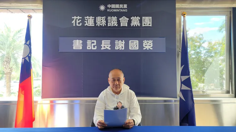 花蓮縣議會國民黨團書記長謝國榮為張峻擬推薦文。議會提供