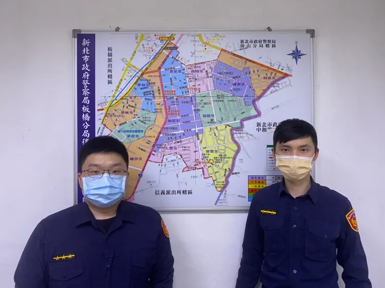 當時到場協助的警員李秉富（左）申舜丞（右）。警方提供