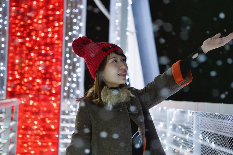 網美新景點「光之塔獻禮」，搭配雪花紛飛非常浪漫。觀光局提供