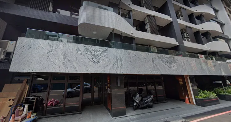 檢視登錄發現，和平路的新古屋價格基本站穩4字頭，圖為當地成屋大樓「磐郡」。翻攝Google map