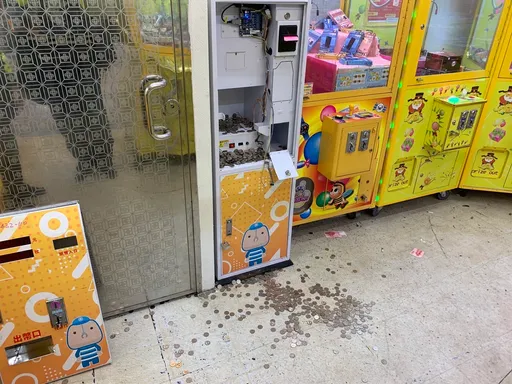娃娃機店兌幣機被撬開錢掉滿地 監視器竟卻啥都沒拍到原因曝