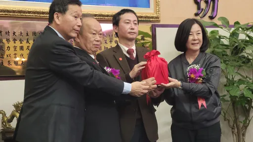 台南議長｜甩黑金陰霾！民進黨邱莉莉當選　藍營3人跑票