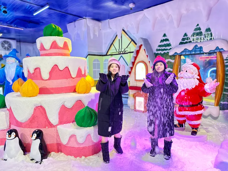 冰雪奇園的糖果屋等造景，打造出宛如童話故事的場景。異想新樂園提供