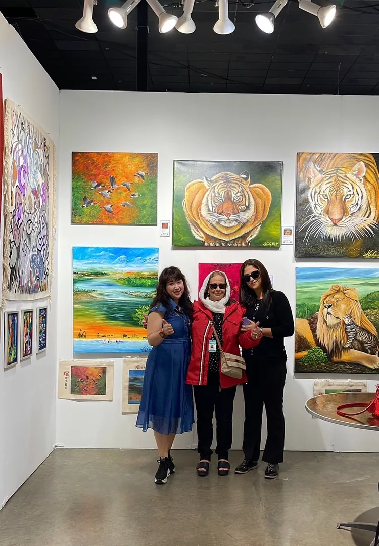 藝術家黃琯予在美國舉辦畫展，藉畫展與美國藝術人士交流，拓展藝術外交。黃琯予提供