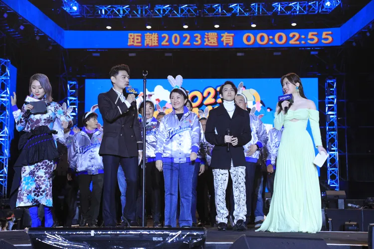 台中市長盧秀燕今天一早就預告「晚上的祝福會比去年12個字還要少！」曾雪蒨攝