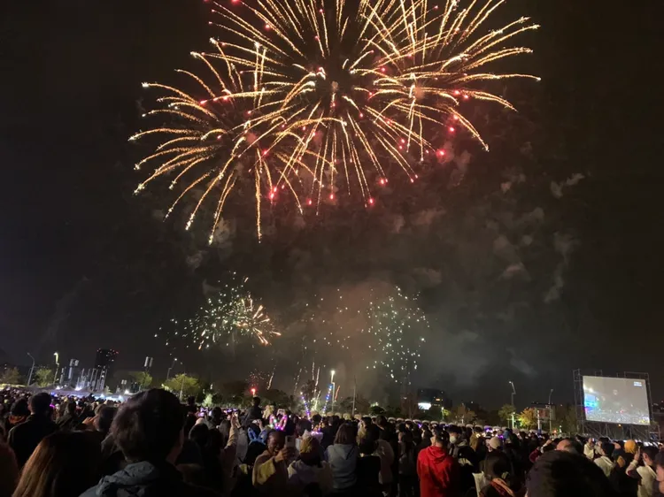 台中中央公園跨年晚會188秒跨年高空煙火璀璨奪目，相當漂亮。曾雪蒨攝