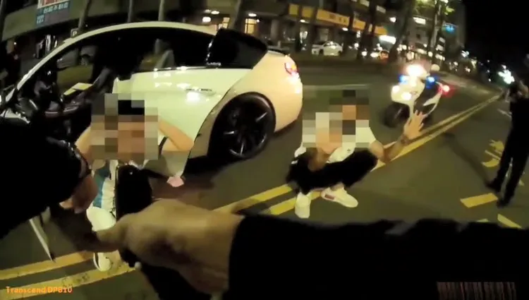 警方在1小時內攔截到押人車輛，逮捕2嫌。警方提供