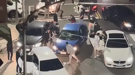 長腿妹淡定看男友被擄走真相曝 7車包圍砸車其實是為了它