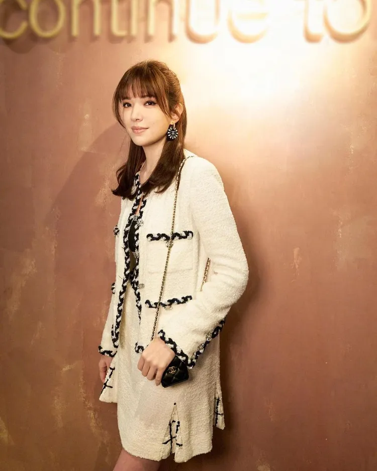位列香奈兒大使的許瑋甯，在IG發文中寫下了與「CHANEL Family」聚會的開心心情。翻攝anno8o7 IG