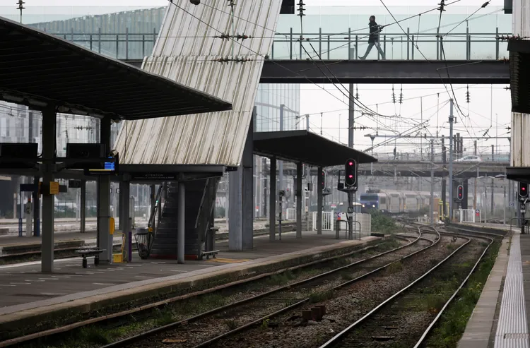 本月2日法國國鐵已有罷工行動，23日又有國鐵檢查元罷工，導致耶誕節假期班次大亂。路透社資料照片