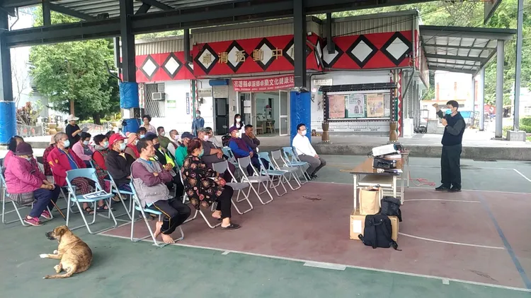 林管處至卓樂部落召開說明會。花蓮林管處提供