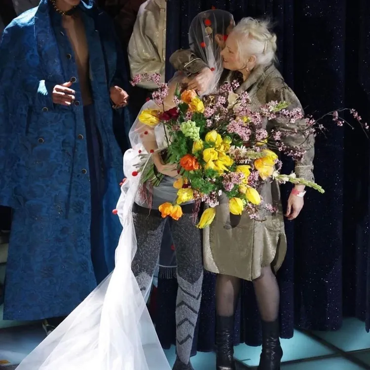 Bella Hadid（左）與Vivienne Westwood交情深厚。翻攝bellahadid IG