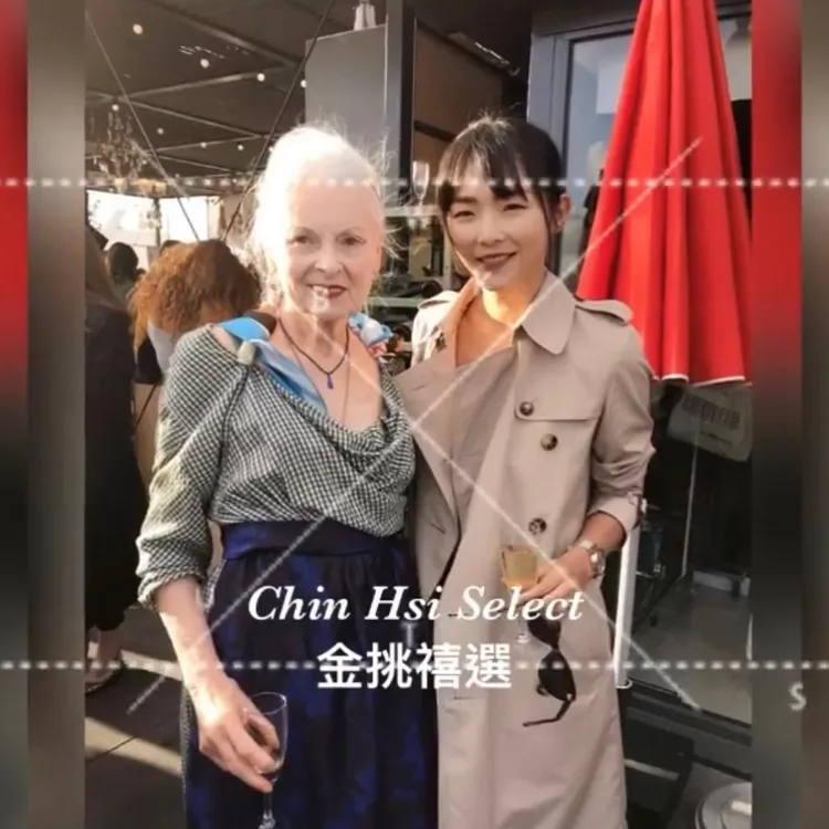 台灣旅法超模金禧（右）也分享多年前與Vivienne Westwood的合影悼念。翻攝金禧臉書