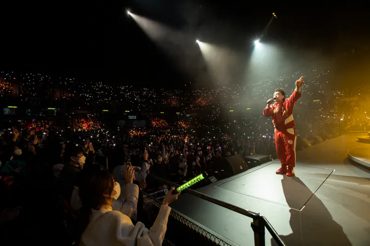 陳奕迅笑曝他不能再簽CD，因為上次已被老婆扭耳朵。ESL Limited 提供