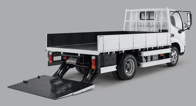 長軸版木床貨斗實內尺寸最大為長4255mm、寬1930mm、高380mm。原廠照片