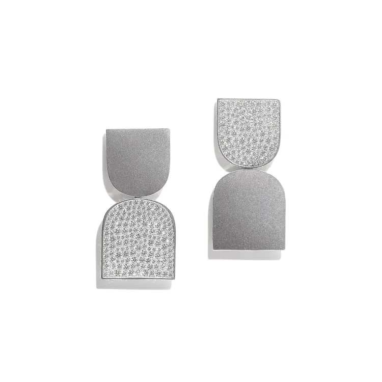 YUN YUN SUN Decade系列Patti耳環，1萬1880元。翻攝YUN YUN SUN官網